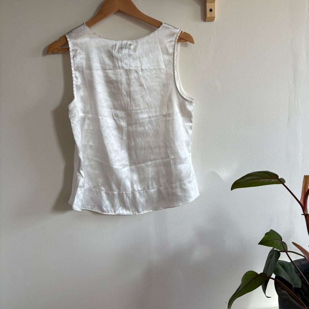 Vintage-Inspired Silky Floral Embroidered Tank (Size M) - Picture 5 of 5